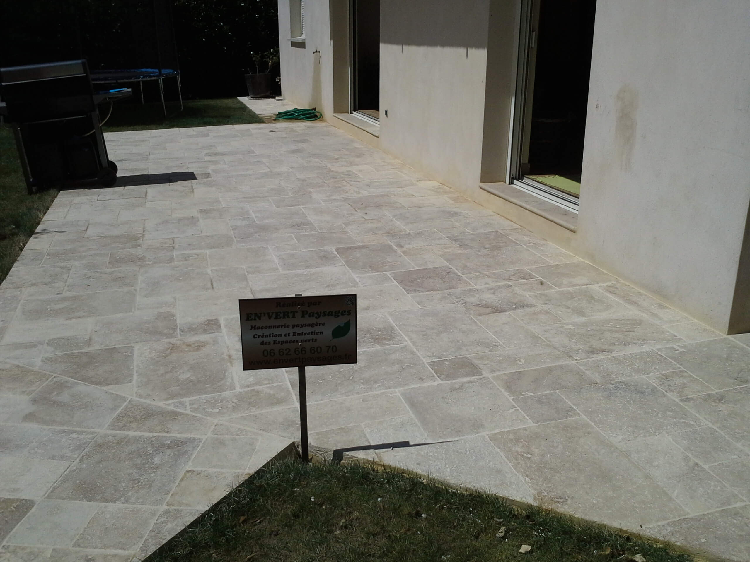 Réalisation d’une terrasse en pierre, dallage en opus Romain