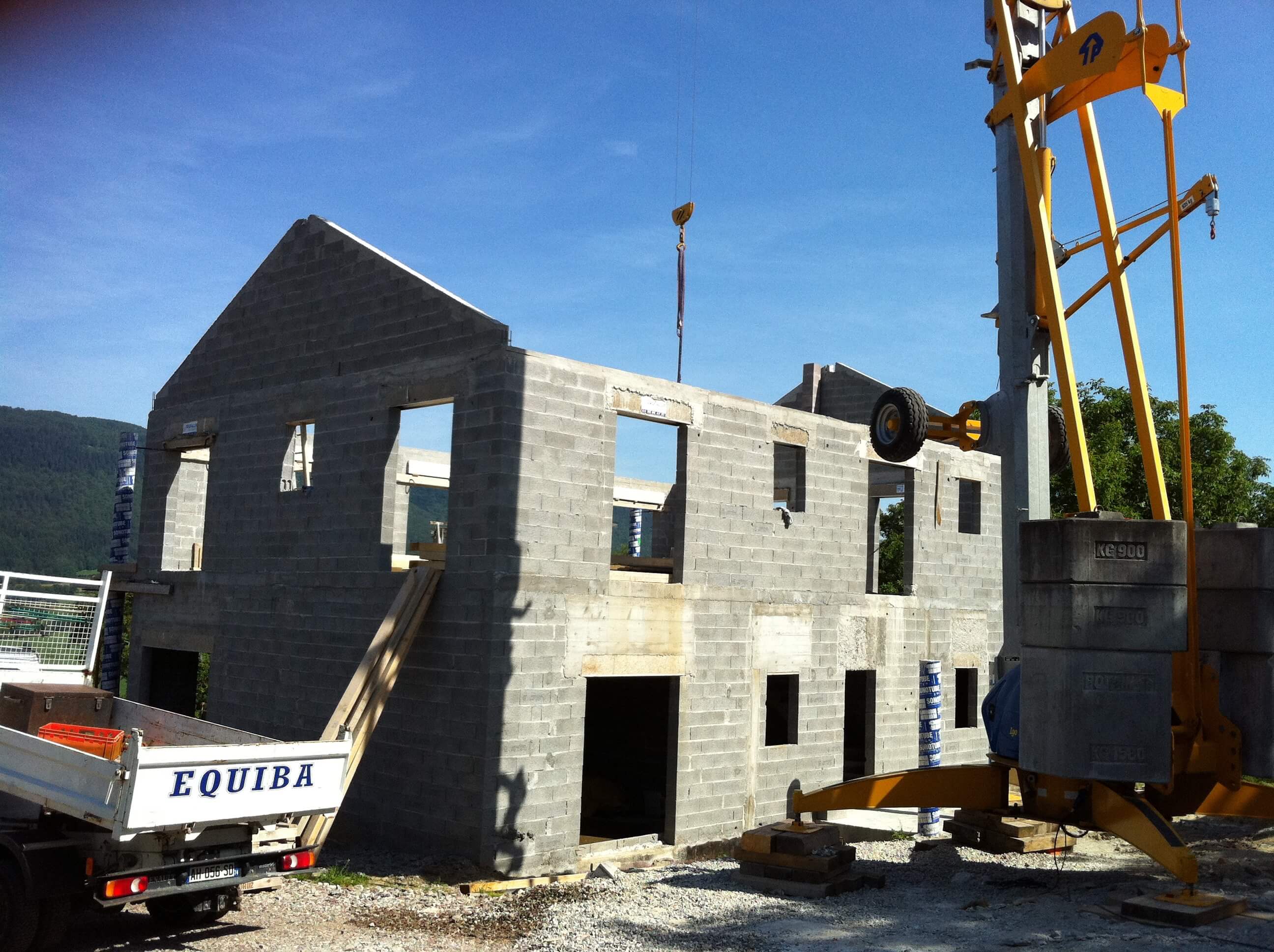 Création d'une charpente 2 pans à Cranves-Sales par les artisans Pôle ...