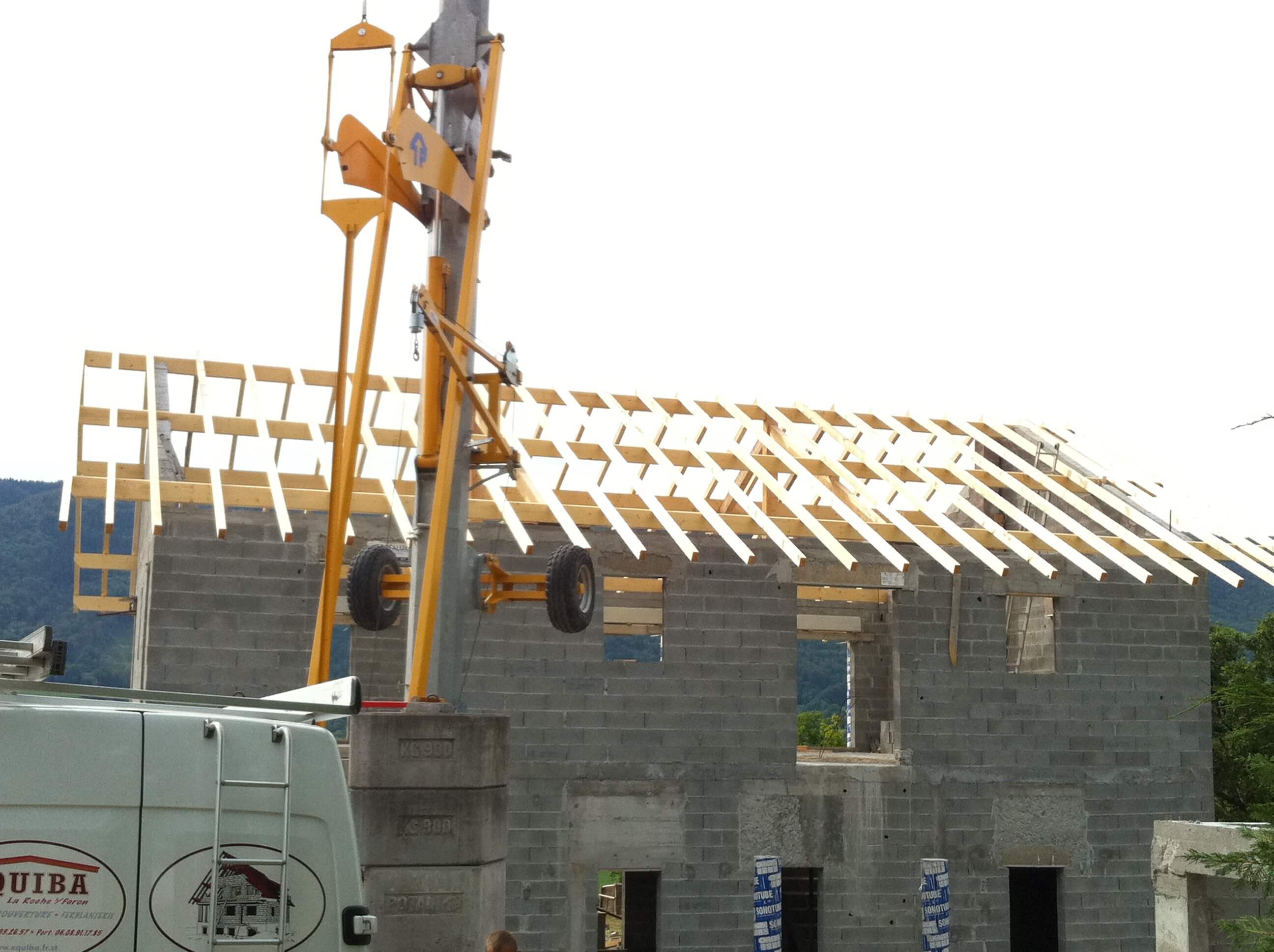 Création d'une charpente 2 pans à Cranves-Sales par les artisans Pôle ...