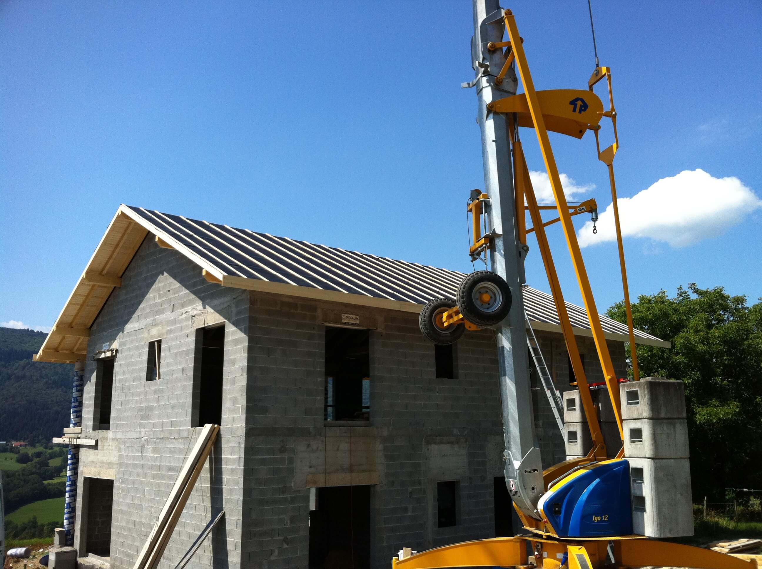 Création d'une charpente 2 pans à Cranves-Sales par les artisans Pôle ...