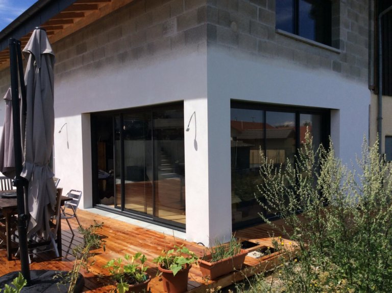 Façade finition lisse blanc lumière