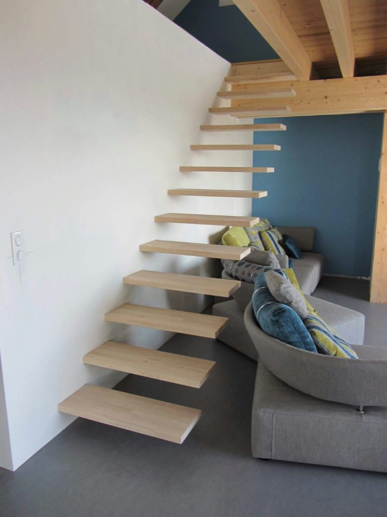 Création d’un escalier suspendu en bois aux Ollières