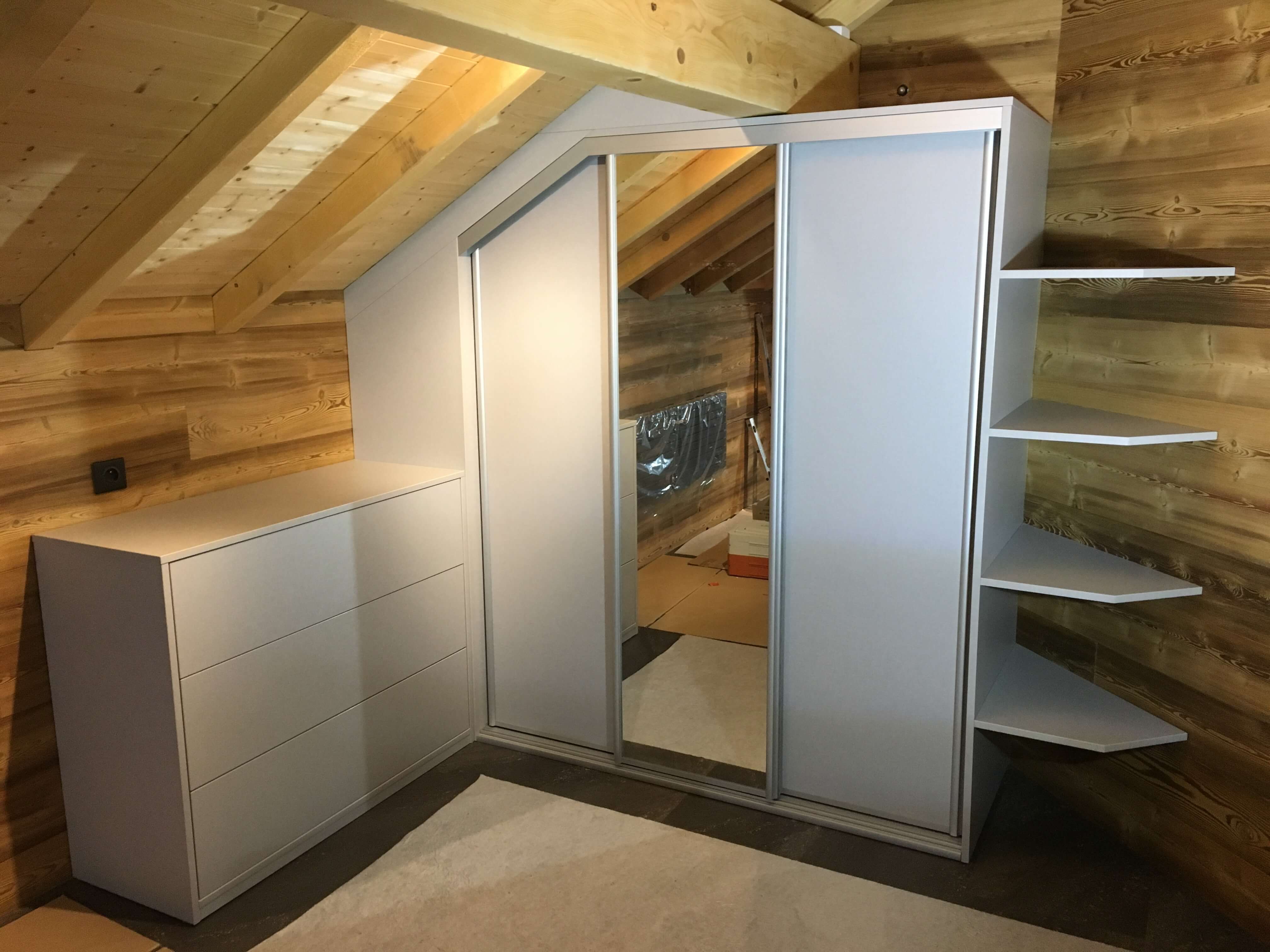 Aménagement d'une chambre sous comble par les artisans Pôle Travaux