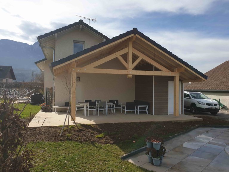 Création d’un abri de terrasse à Saint-Pierre-en-Faucigny