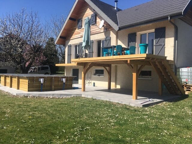 Création d’une terrasse bois sur maison en  demi-niveau – Fillières (74)