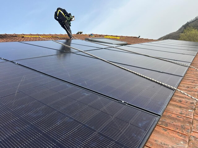 panneaux photovoltaïques avec batterie à Chessenaz